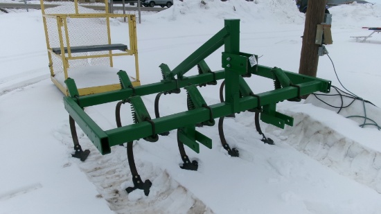 6' 3 PT. JOHN DEERE FIELD CULTIVATOR w / new 7" sweeps