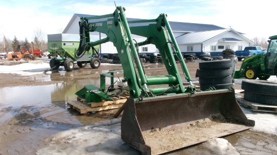 JOHN DEERE 840 SELF LEVELING QUICK TACH LOADER, 8000 mts modified to fit 4560 J.D., 8' bucket