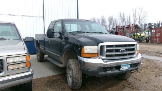 1999 FORD F-250 EXT. CAB LONG BOX 4WD, V-10, auto, new motor @ 170k, 243,000 total,