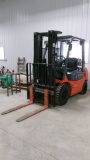 2006 TOYOTA 7FGU25 5000 # DUAL FUEL FORKLIFT, side shift, pnuematic tires, shedded, A-ok