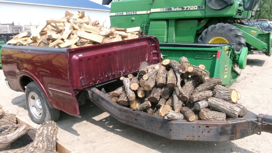 SHORT BOX OF THROWN IN SPLIT OAK FIREWOOD, trailer not included