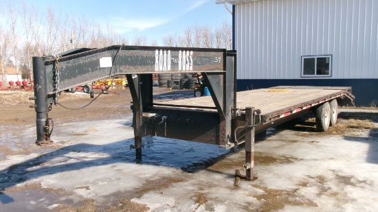 2002 102" x 26' ROAD BOSS GOOSENECK TANDEM AXLE FLATBED TRAILER. beavertail,  3 flip over ramps