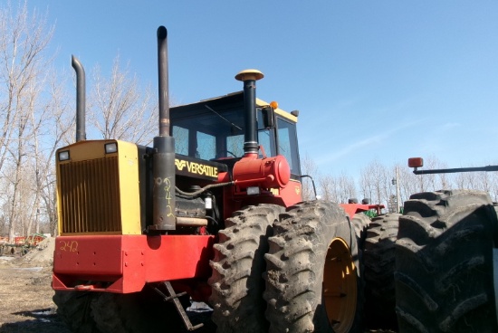 VERSATILE 900 4WD, 3 hyd. 8,700 hrs., needs brake work, 20.8 x 38", ph. Tom @ 779-3489