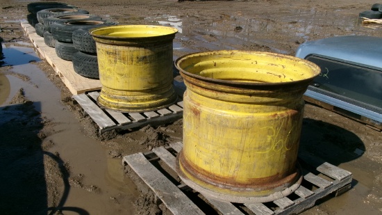 2-30,5 X 32" JOHN DEERE 10 BOLT RIMS OFF 9600 COMBINE