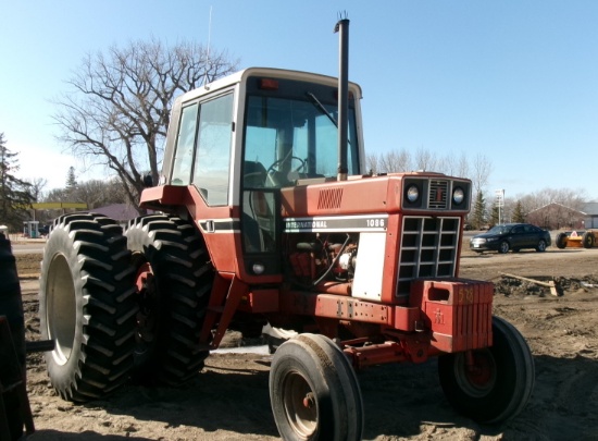 1979 IHC 1086, cab, air heat, 3 pt., 3 remotes, 1,000 / 540 ptos, TA ok, block heater, +