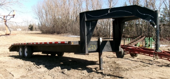 2000 ABU 26' GOOSENECK TANDEM AXLE FLATBED, beaver tail storable ramps