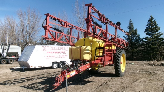 1,000 GALLON HINIKER SUSPENDED BOOM PULL TYPE SPRAYER, 100 gal.  rinse tank, hyd.pump