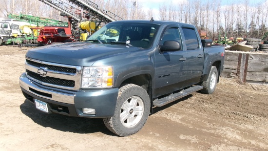 2009 CHEV. 1500 SILVARADO 4 DOOR 4WD, 5.3,  auto., no oil leaks, freshly serviced, +
