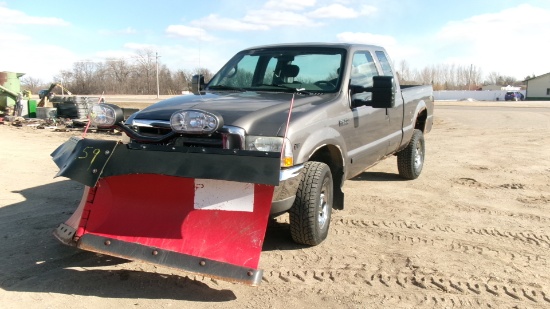 2002 FORD F250 EXT. CAB 4WD, 5.4, auto., w / 8.2 BOSS V PLOW, 174,000 miles, ph.  689-4957