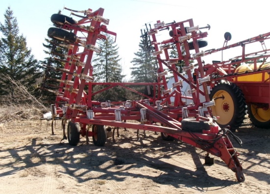 32' WILRICH 3400 FIELD CULTIVATOR w / 4 bar harrow, floatiing hitch, double spring, wing tandems,+