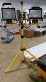 SHOP LIGHT & 4 BULB 4'  FLORESCENT LIGHTS