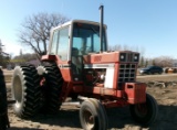 1979 IHC 1086, cab, air heat, 3 pt., 3 remotes, 1,000 / 540 ptos, TA ok, block heater, +