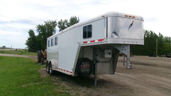 2004  7' x 25' FEATHERLITE GOOSENECK TANDEM AXLE  HORSE TRAILER, 3 stall  w / sleeping quarters,