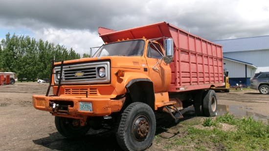 1988 CHEVY C-65 SINGLE AXLE 4WD  W / 16' BOX & HOIST, 8.2 Deroilt, 5 spd., high sides, shows 158,820
