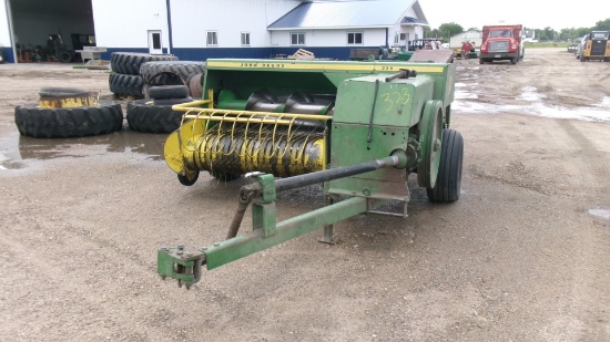 JOHN DEERE 336 SMALL SQUARE BALER