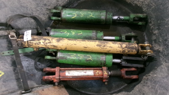 3 JOHN DEERE , & 2 MISC. HYDRAULIC CYLINDERS