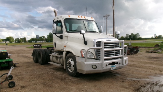 2012 FREIGHTLINER CASCADIA DAY CAB, Detroit DD13, 10 spd.,air ride, OVER $ 40,000 IN REPAIRS in 2022