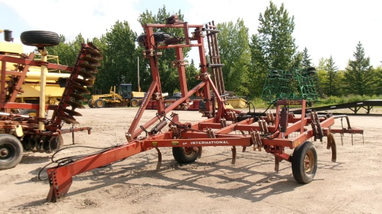 18' SINGLE FOLD IHC 55 CHISEL PLOW w / Matson, 3 BAR HARROW