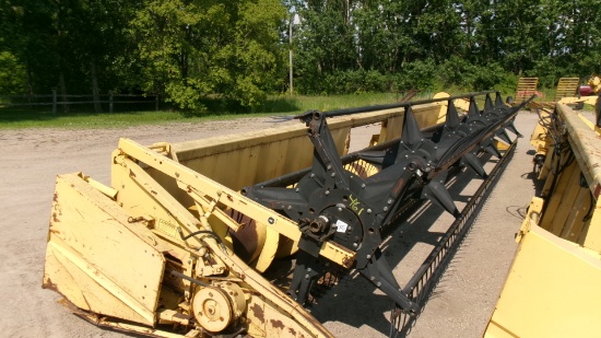 30' NEW HOLLAND 970 RIGID HEAD w / FINFGER REEL