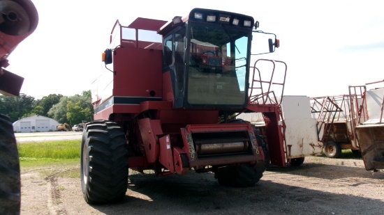 CASE IH 1680, IHC  eng. , chopper, rock trap, 30.5 X 32" tires, 6100 hrs.