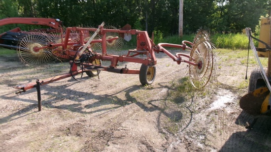 TONUTTI 8 WHEEL V RAKE, CART OR 3 PT.
