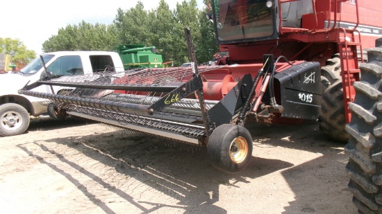 CASE IH 1015 w / RAKE UP PICK UP HEAD