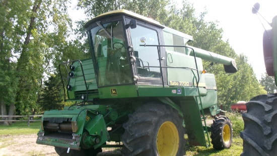 JOHN DEERE 7720 TURBO, HHC, feeder house reverser, 2 spd. Cyl.,  AC works, air foil sieve, +
