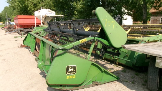20' JOHN DEERE 220 RIGID HEAD w / FINGER REEL
