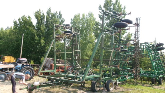 39' JOHN DEERE 1610 CHISEL PLOW w / 3 BAR HARROW