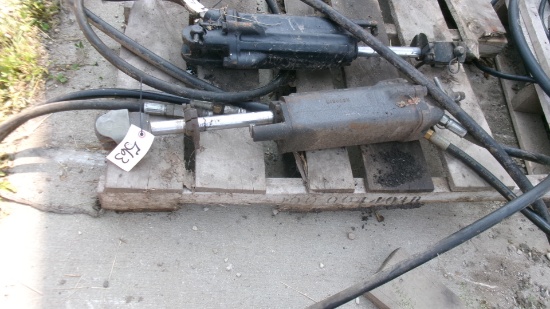 8" JOHN DEERE HYD. CYLINDER w / hoses