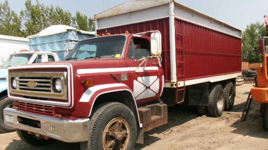 1976 CHEV. C-65 TWIN SCREW TANDEM w / 19' BOX, 427, 5 X4, roll taro, low miles on new eng., +