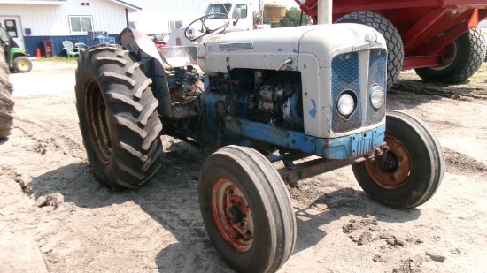 FORD SUPER MAJOR, 54 H.P., 3 pt., single remote, pto wheel wts 16.9 x 30" tires, shedded, 3rd