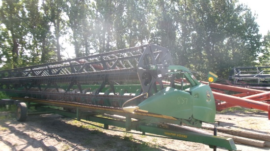 35' JOHN DEERE 635F FLEX HEAD w / CRARY AIR BAR( not installed ) fore & aft, 1 1/2" cut, good poly,