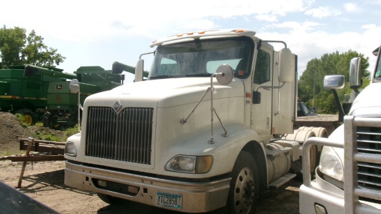 2007 IHC DAY CAB SEMI, Cummins, 10 speed, air ride, 11R x 22.5 tires