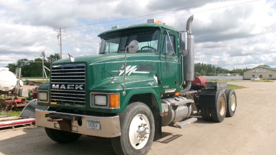 2001 MACK 600 DAY CAB SEMI, Mack E7-427, every thing works,  795,000 miles, contact Mike @ 289-1301