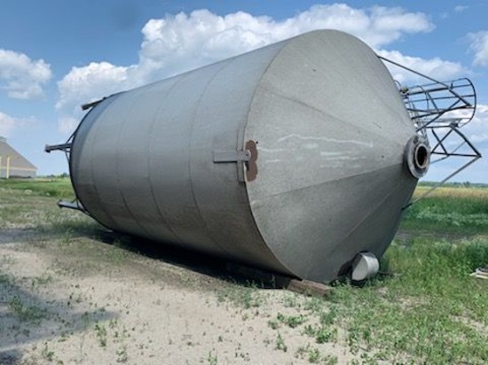 3000 bu. LORRICH HOPPER BIN  w/ takeout auger - to be moved by buyer. Located at CHS Erskine, MN