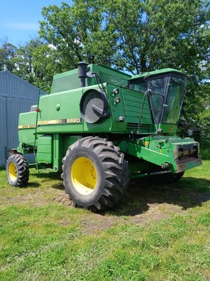 JOHN DEERE 8820 TITAN II, 2 spd.cyl., reverser, air foil sieve, hopper bin extensions, +