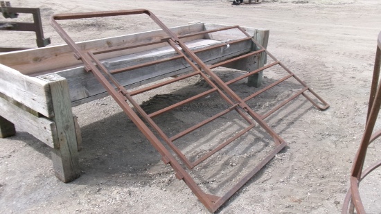 8' CATTLE PANEL w/ WALK THROUGH GATE
