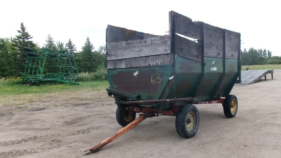 REAR UNLOADING FORAGE BOX  on 6 TONN WAGON