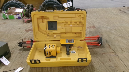 LB5 LASER LEVEL w/ tripod, works great