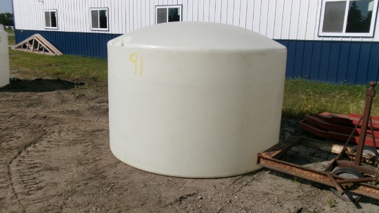 1350 GALLON  POLY WATER TANKS w / Banjo valve