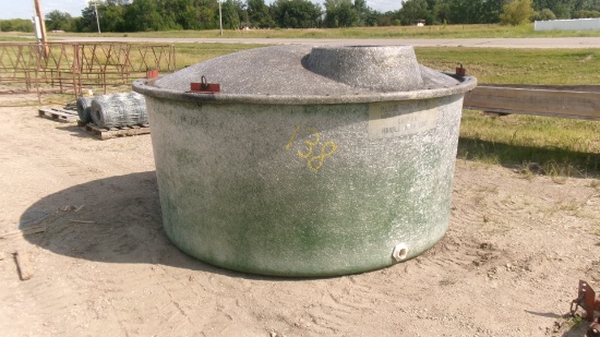 600 GALLON FIBER GLASS WATER TANK