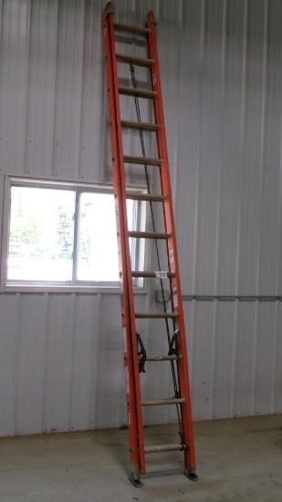 24' LOUISVILLE FIBERGLASS EXTENSION LADDER