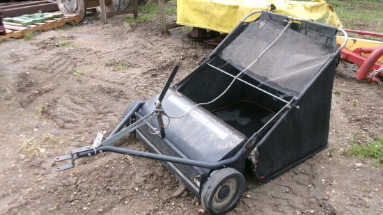 CRAFTSMAN 32" LAWN SWEEPER