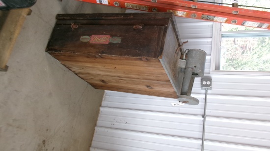 ANTIQUE QUEEN LAMP HEATED EGG INCUBATOR (legs & paperwork inside)