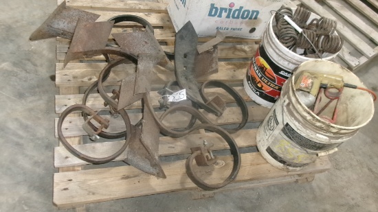 2 PAILS OF HARROW TEETH  SPRINGS, CHISEL TWIST, 6-HEAVY DUTY S TINES ,   & 3/8" CORDED DRILL