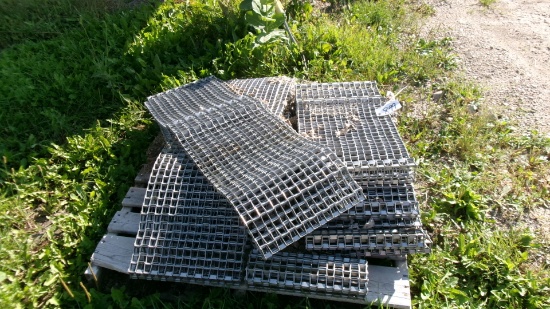 ALUMINUM FERTILIZER SPREADER APRON