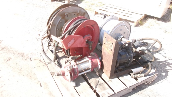 HUSKY DIAPHAM PUMP & AIR & OIL HOSE REELS