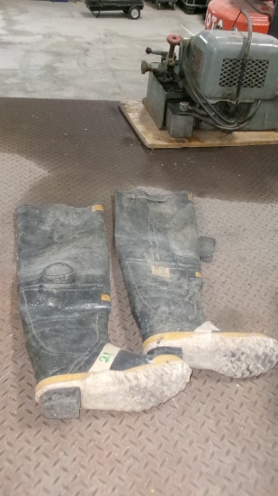 COLEMAN COOLER & SIZE 11-12 M. WADERS