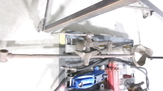 POST VISE & LARGE POST HOLE DIGGER